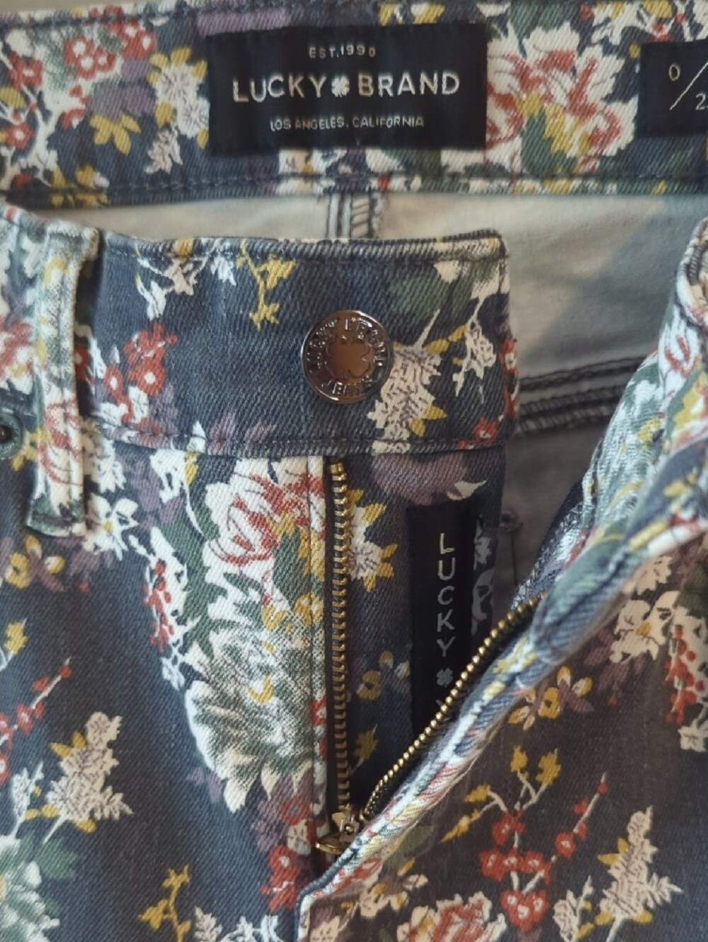 NWOT- Lucky Brand Ava Crop Navy Floral Skinny Jeans - Picture 4 of 5